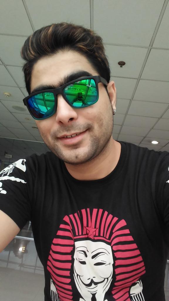 singh_toni's tweet photo. 👉Attitude man..👈
@asliyoyo @JKesheri @BiggBoss @karanjohar @EkmainaurEktu7 https://t.co/KFzsFlpJHn