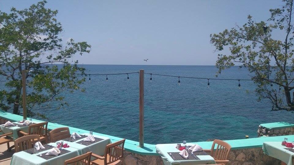 JamaicaAdv's tweet photo. #tbt Shooting at the beautiful Xtabi Resort #Westend #Negril #cliffside #drone #marketing #bookus #hqphoto #hqvideo https://t.co/MOyyzH1x9Z
