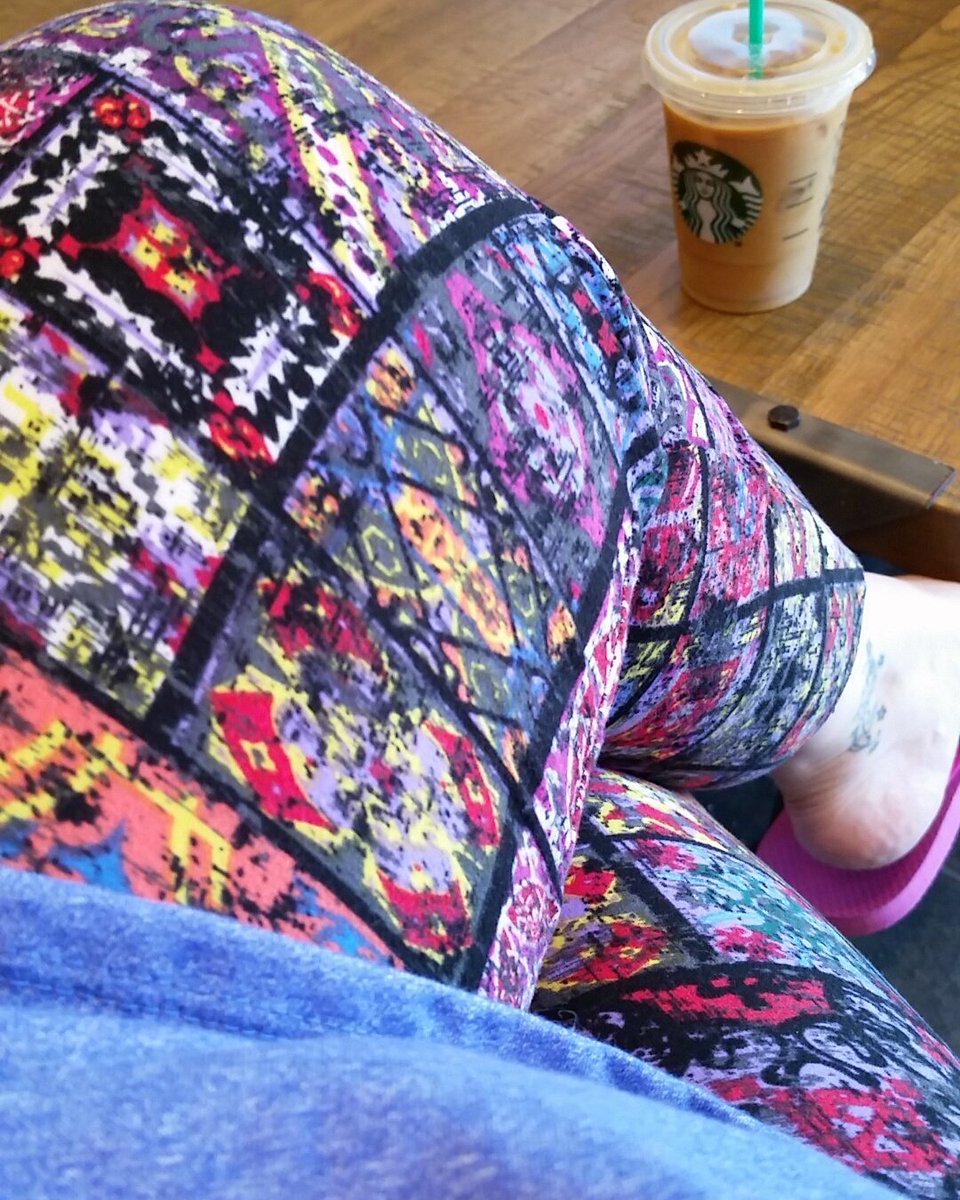 llrjaimethomas's tweet photo. #OOTD Rockin #LuLaRoe stained glass #leggings &amp; lilac #PerfectT &amp; sipping a #Starbucks #coldbrew! #TrinityLuLaRoe https://t.co/RoeapdCbVt