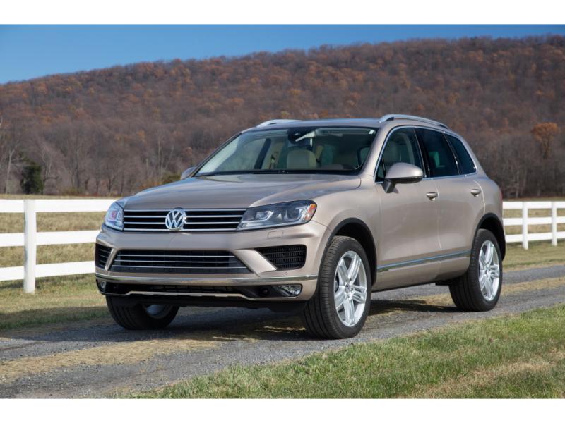 EveryCarListed's tweet photo. Utility Made Luxurious: 2016 #Volkswagen #Touareg #SUV https://t.co/oHLIX4Yj7f https://t.co/rM2G8Q5xJx