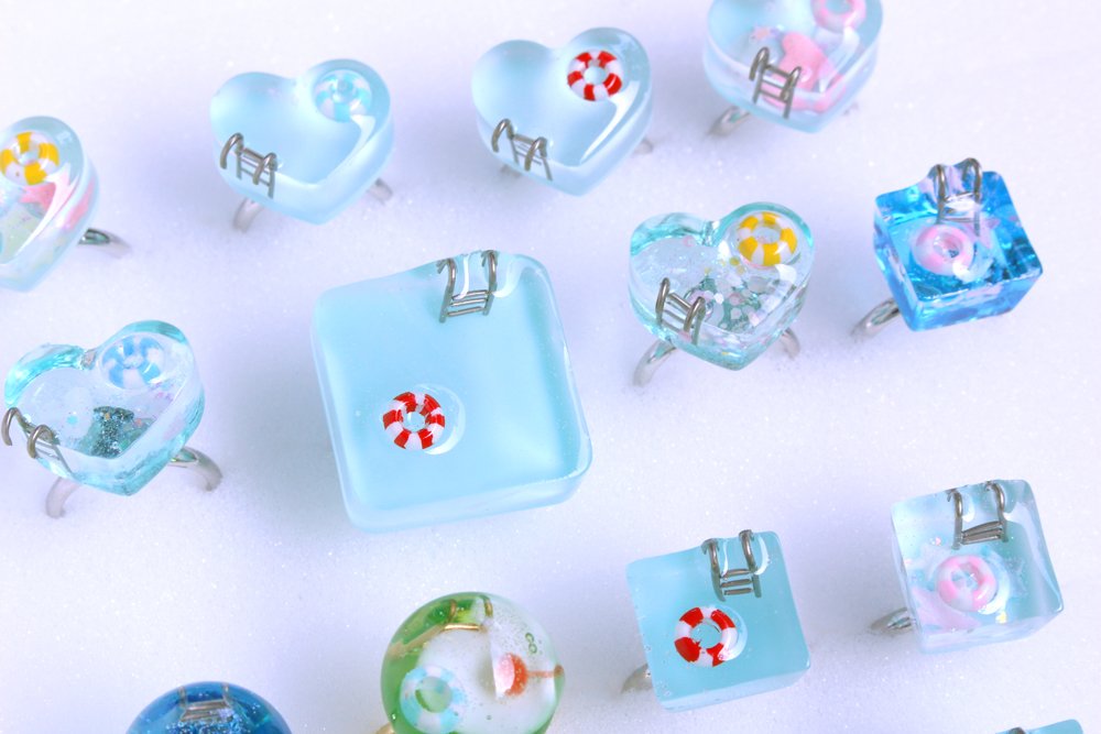 resin_bot's tweet image. 指先に夏、わくわくをつめこんで

製作者：@fossamag7