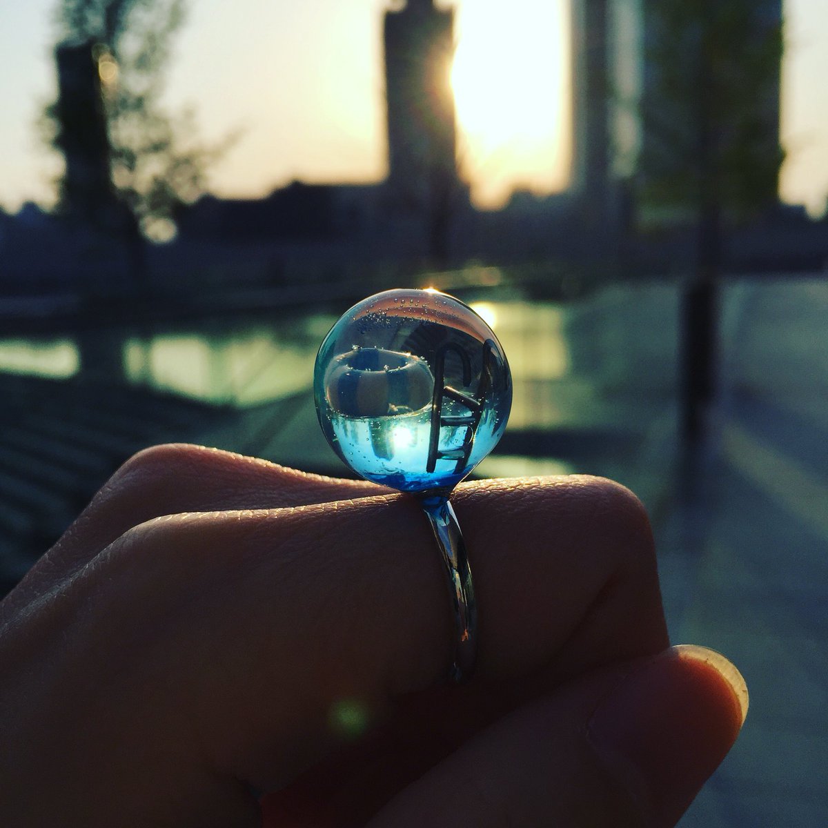 resin_bot's tweet image. 指先に夏、わくわくをつめこんで

製作者：@fossamag7