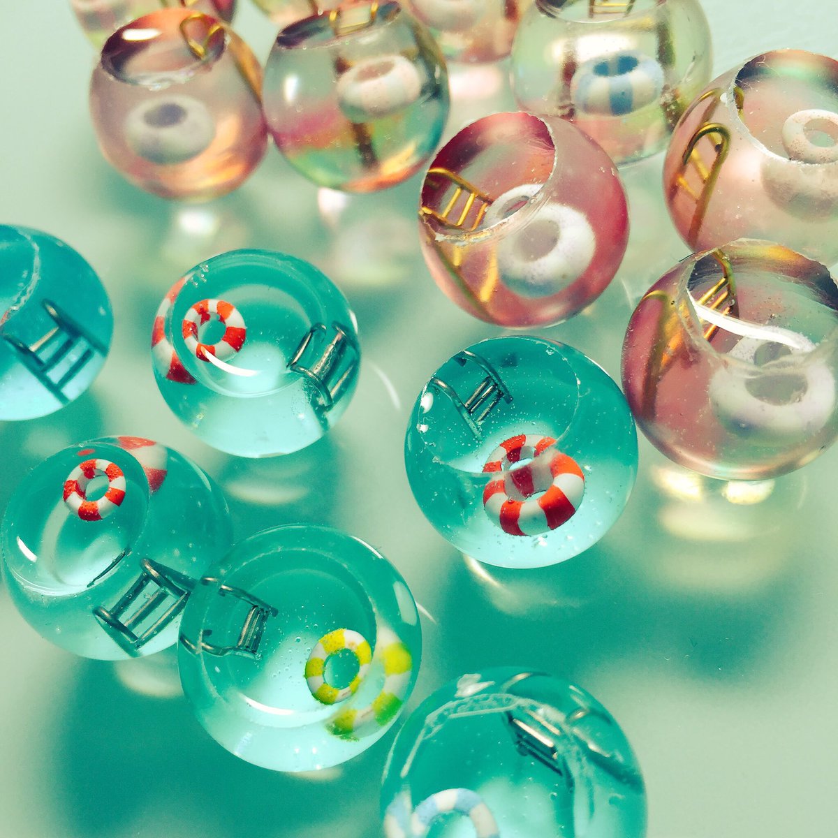 resin_bot's tweet image. 指先に夏、わくわくをつめこんで

製作者：@fossamag7