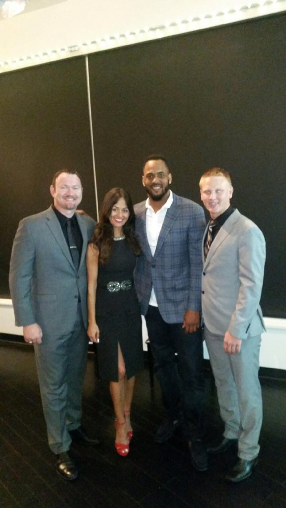 ProRingWork's tweet image. Another great Chiefs celebrity waiter event for @superdj56 Defend the Dream Foundation with @RojasYve #auctiontrio