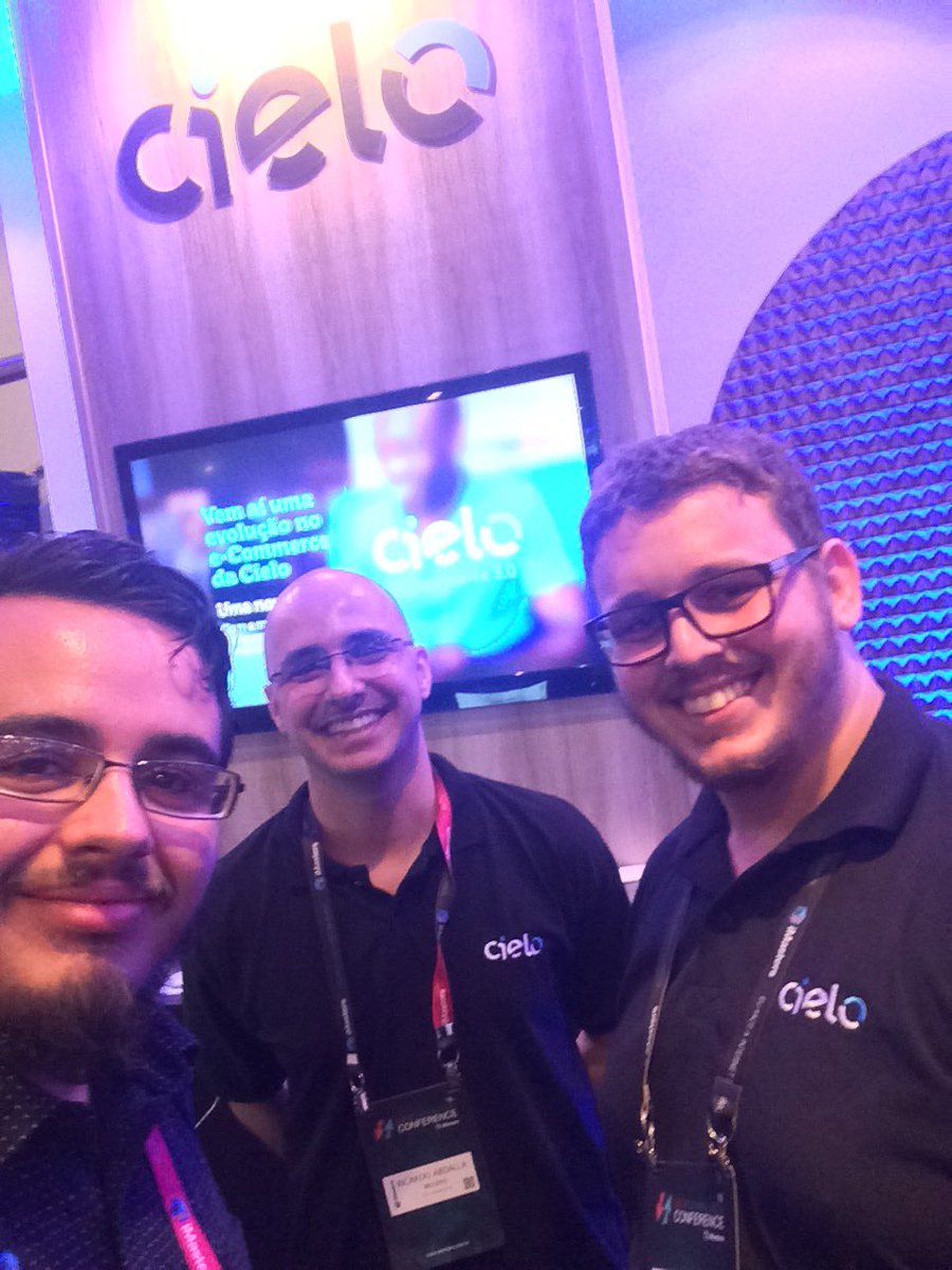 Kakate's tweet photo. Visitando o stand da @Cielo_br no #DevCommerce #novaapi3 https://t.co/kQrbi6O62D