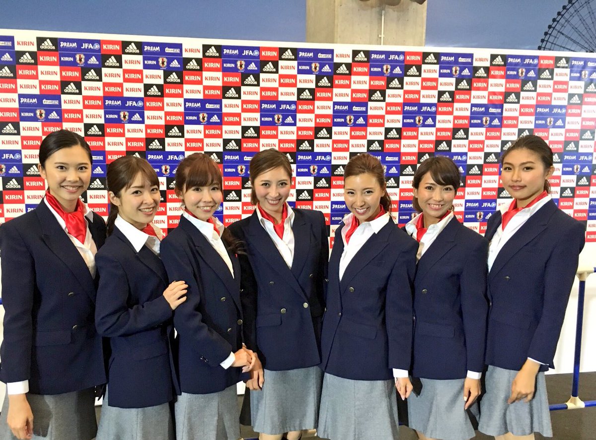 岡崎翔子 Twitterissa サッカー キリンカップの表彰式のアテンドをさせて頂きました 残念ながら日本は準優勝でしたが とても貴重な経験が出来ました Samurai Blue Soccer Japan Kirin キリンカップ