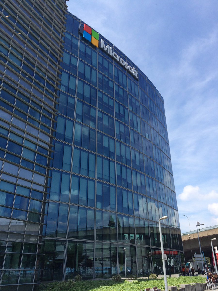 P_Ensarguet's tweet photo. Going to 1 to 1 session with @StevenGuggs #mobile #cloud #iot #digitale #visionshare https://t.co/RPY77FOKRU