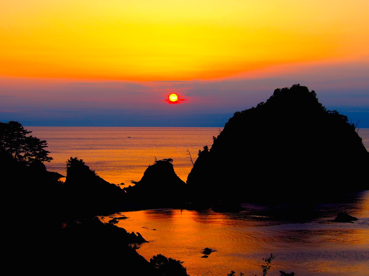 とっとりずむ 岩美町の城原海岸展望台からの夕日 菜種五島に沈んでいく夕日は思わず きれい と叫びそうになります 城原海岸に行ってきた記事 T Co 3suzgyr4ss 地域ブログ 鳥取 とっとりずむ
