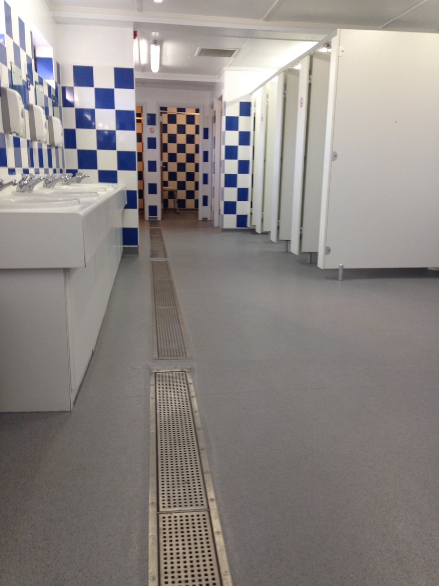 hdcFlooring's tweet photo. Very late with these but the finished job looking good. Polyfor always brightens up an area https://t.co/vHliaKajHJ