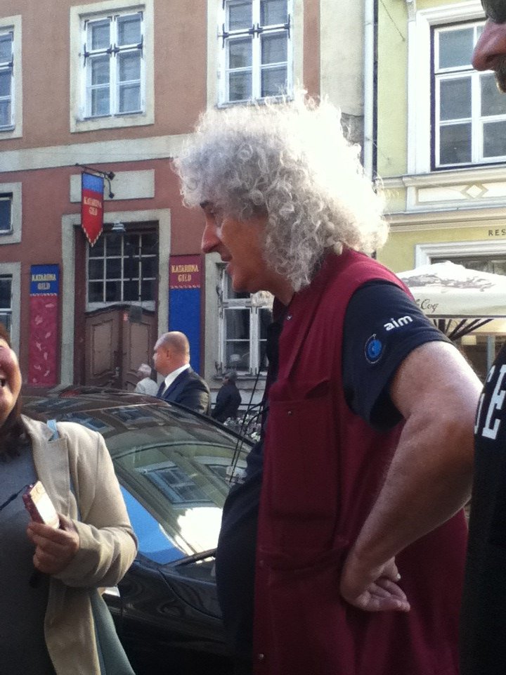 Stacya_G's tweet photo. @DrBrianMay Surprising meeting in Tallinn.Thank you that have found for us a little time!!! #Queen #Tallinn https://t.co/w3S9OMktwD