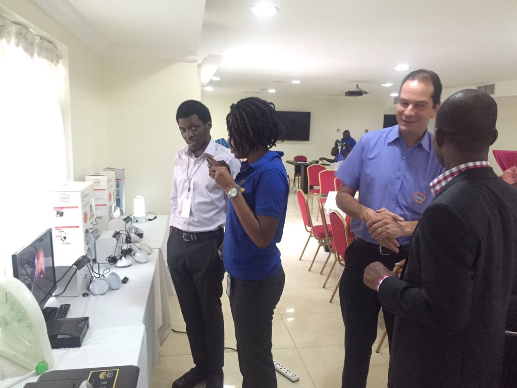 Roncho_Energy's tweet photo. People from the audience observing what the Solectric plug and play system can do. 💪#TechnologyAtWork #ronchoenergy https://t.co/dUcY8UDdnz