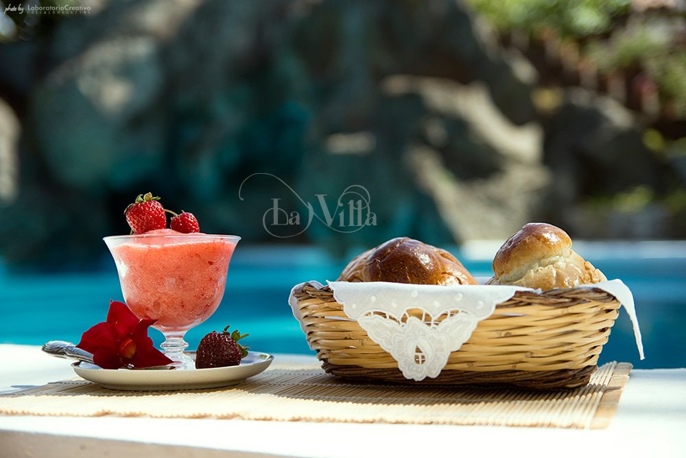 LuxurySicily's tweet photo. #sicilygranita #granitasiciliana Special #poolbreakfast, #Sicilian strawberries Granita,https://t.co/pp6zlMoyVk https://t.co/6GXPrBMkK7