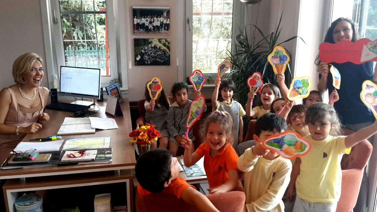 ielevcamlica's tweet photo. Bütün bir yıl çalıştık, yorulduk ve okul müdürümüzden dondurmamızı istedik. :) #ielevdebugun @ielev https://t.co/qwENHwiqMH