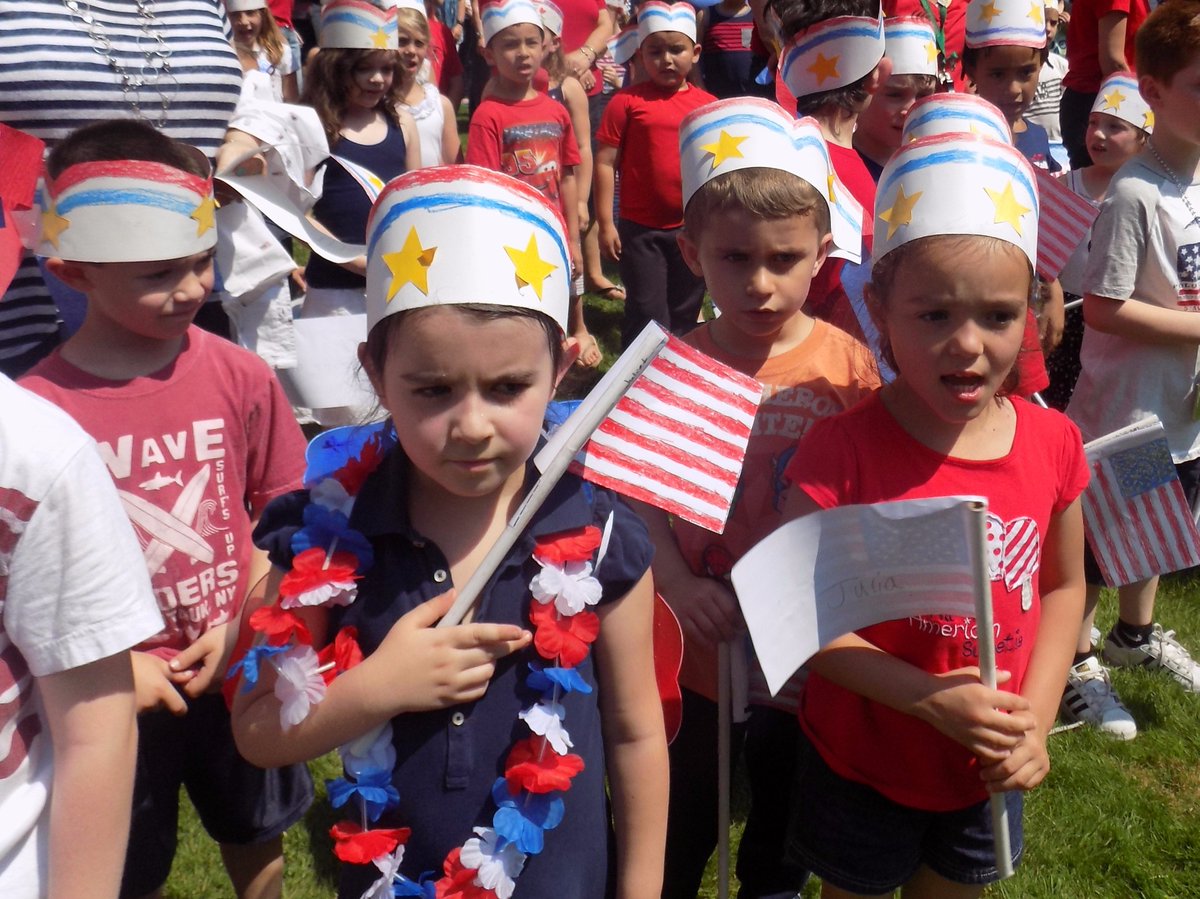 BayvillePrim's tweet photo. Bayville Elementary Celebrates Memorial Day 2016 #BayvilleElementary https://t.co/CTORI06xjz