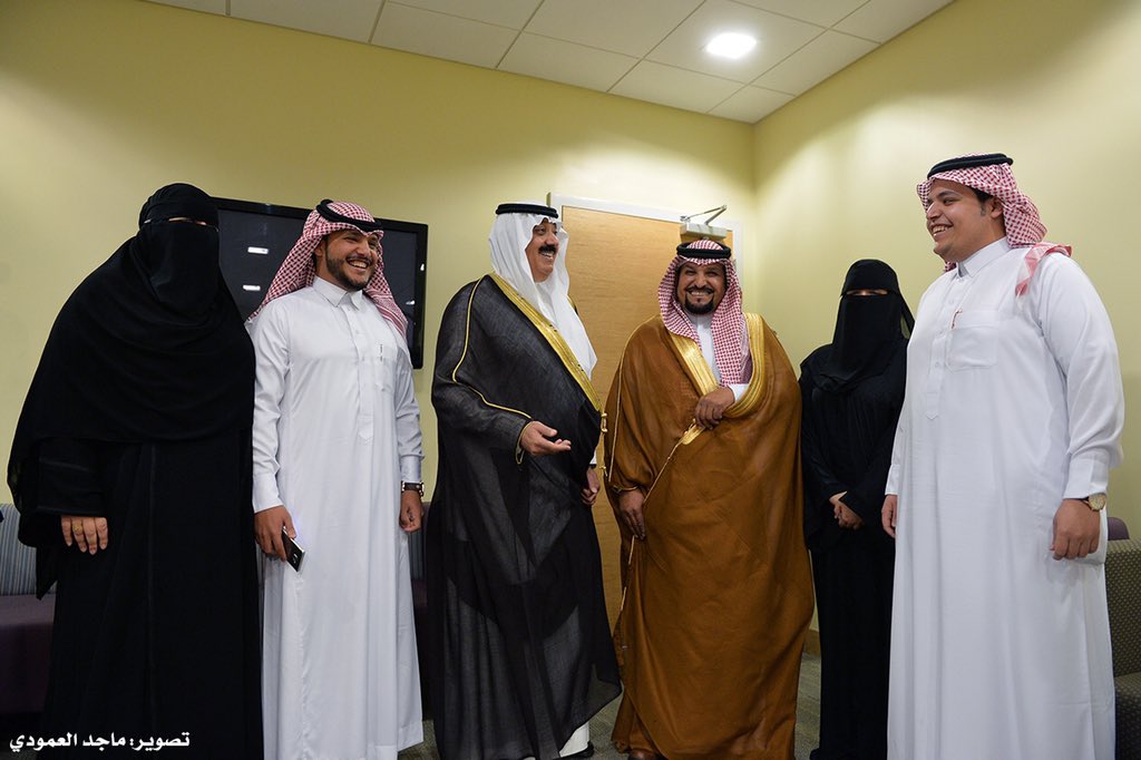 sanggovsa's tweet photo. ٤ـ كما التقى سموه بالمواطن طلال العنزي وعائلته بعد مرور٢٣سنة من أمر الملك عبدالله"رحمه الله" بعلاجهم في وحدة الانجاب https://t.co/ak7cJjS11b