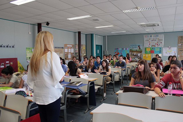 ¿Qué hago si hay alguien con un trastorno alimentario en clase?cometeelmundotca.es/index.php/blog… #educación #anorexia #bulimia