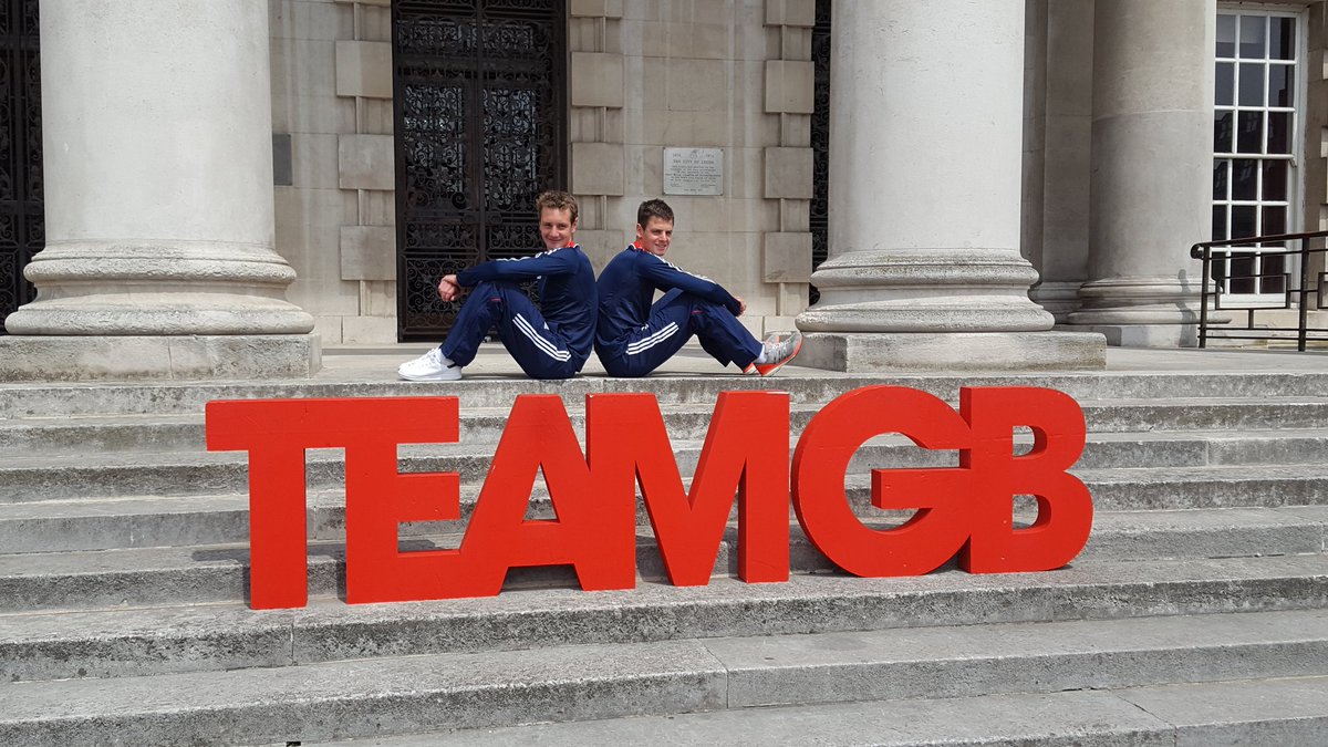 Brothers in arms: <a href="/AliBrownleetri/">Alistair Brownlee</a> and <a href="/jonny_brownlee/">Jonathan Brownlee</a> on the steps of Leeds Civic Hall today #BringontheGreat
