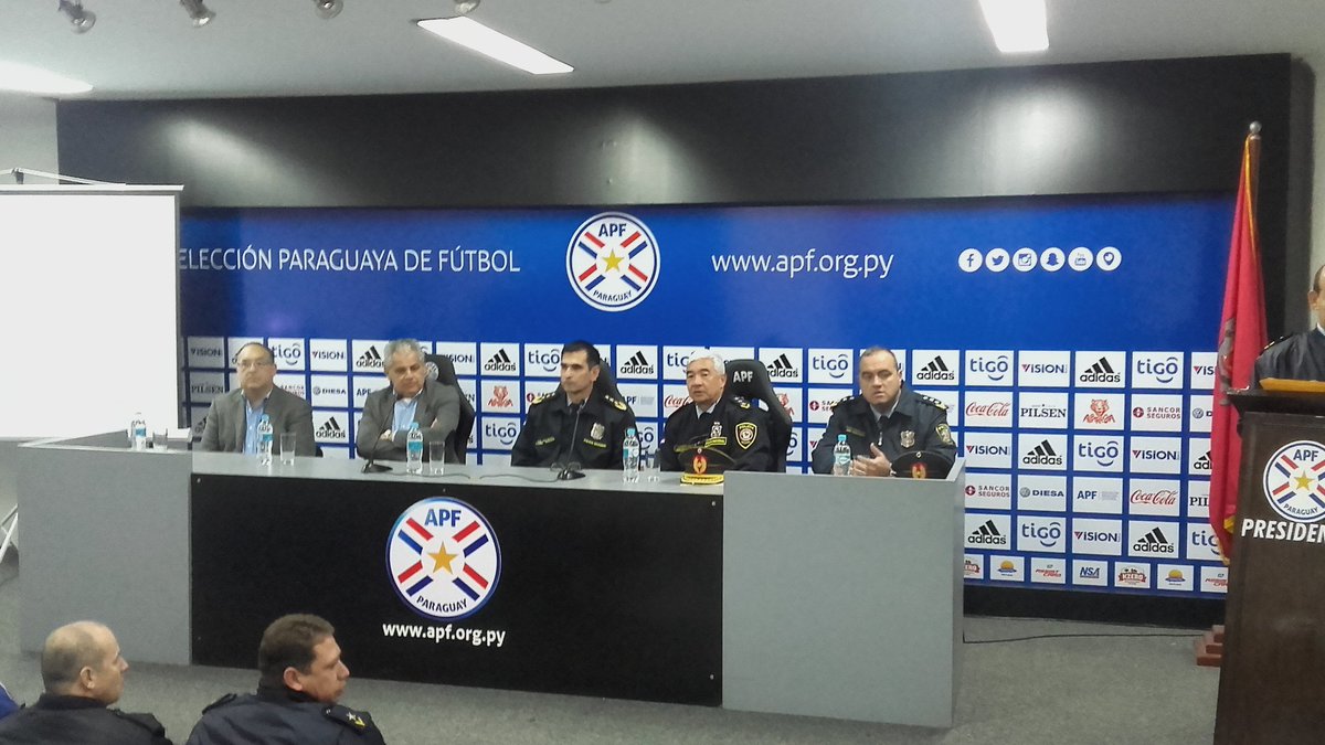 Seminario sobre seguridad humana en escenarios deportivos que se realiza en la sala de prensa de la APF