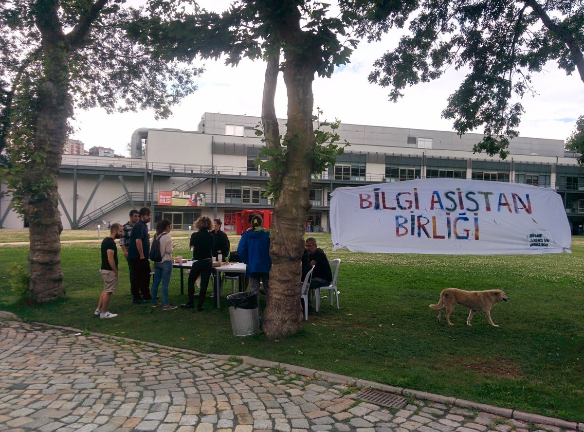 BilgiAsistanBirliği dayanışma masamızda ikinci günümüz... #eşitişeeşitücret <a href="/vakifdayanisma/">VÜEDA</a> <a href="/BiLGiOfficial/">İstanbul Bilgi Üniversitesi</a>