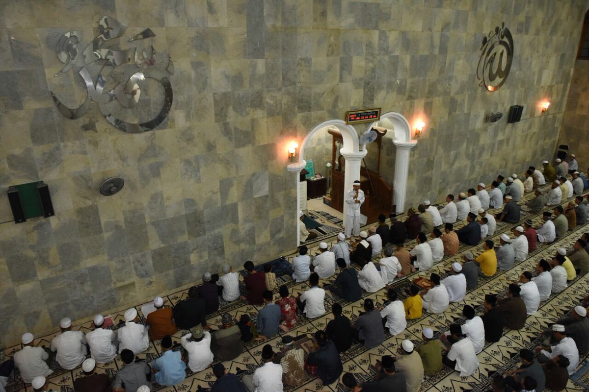 dalam momentum #Ramadhan ini mari perbanyak ibadah, kurangi gundah gulana, perbanyak berfikir, kurangi berselfie.