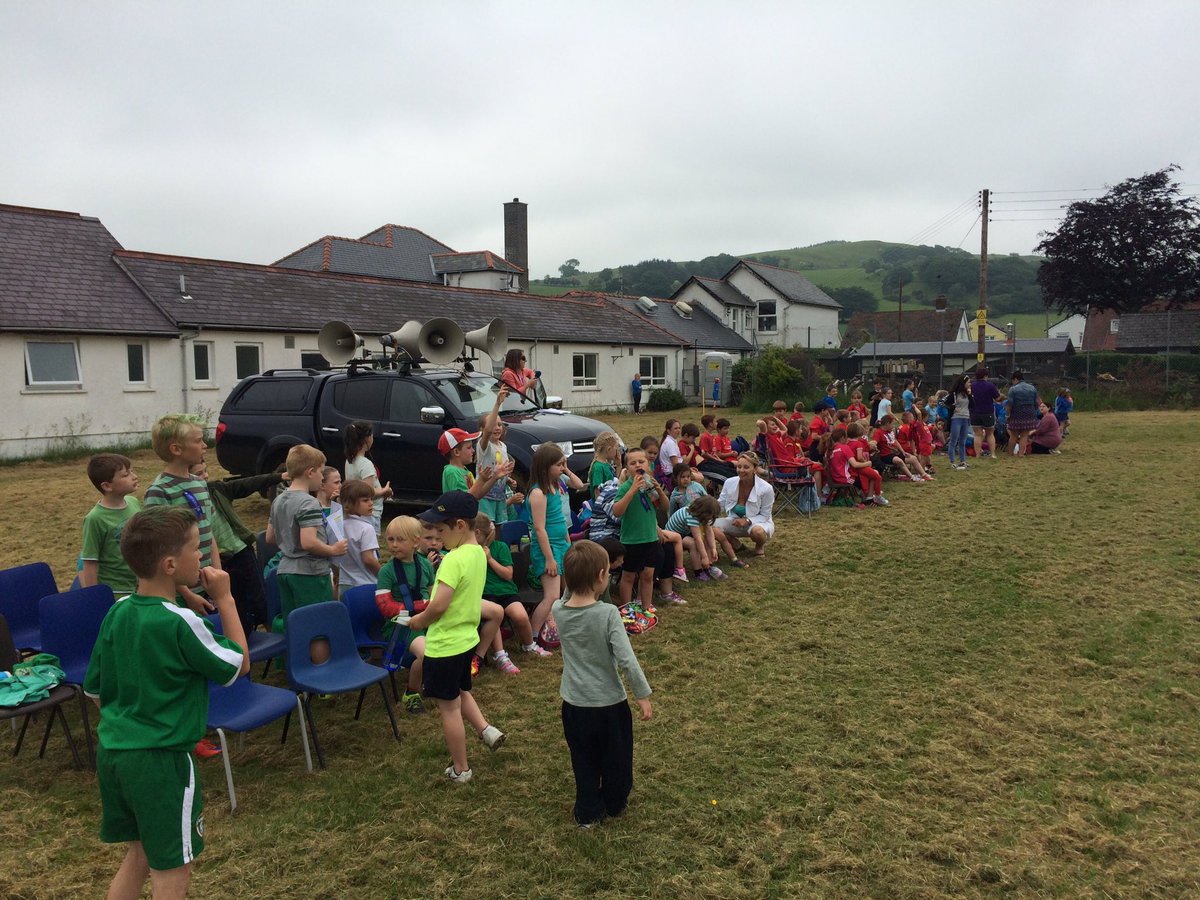 Teifi, Berwyn a Camddwr yn joio mabolgampau <a href="/YsgolHR/">宁宁</a> #bleaethyrhaul