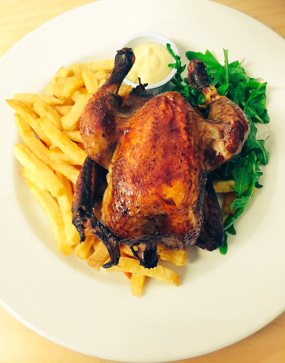 DeanSwiftSe1's tweet photo. #lunch special coming up trumps! #smoked #poussin #chips #rocket #tenner #bargain #deanswift https://t.co/ooiREhlehQ