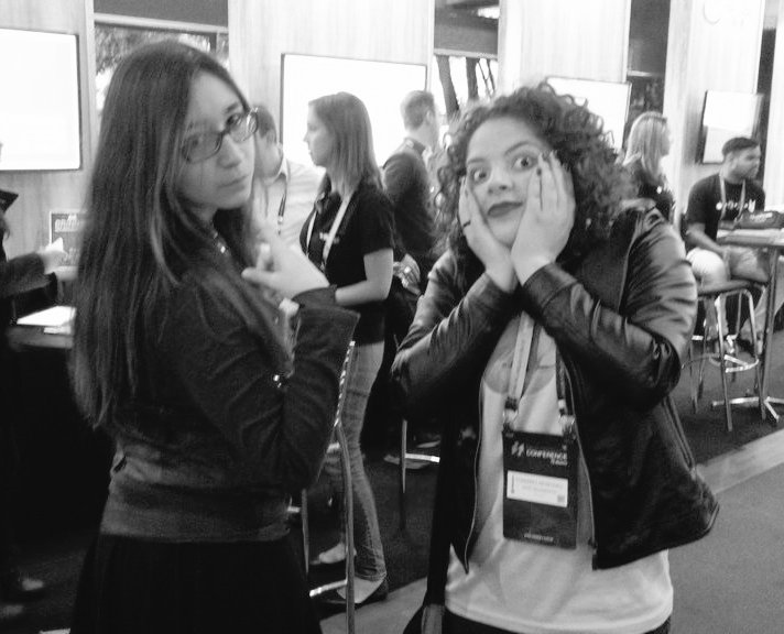 Desprograme's tweet photo. As meninas posando aqui de DeadPool no #DevCommerce #NerdPoolLW https://t.co/BSMsOmAJ3k