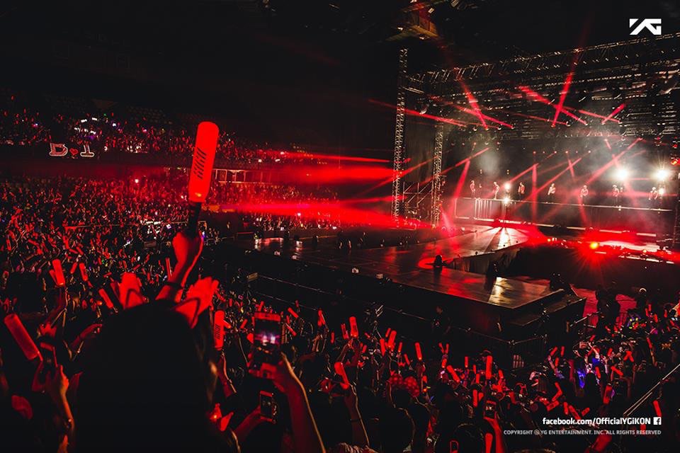 MiKa71296's tweet photo. this is how the ocean of a ROOKIE group in the kpop world looks like.... #1DTwitterGettingRoastedParty https://t.co/4uFEv9tNgd
