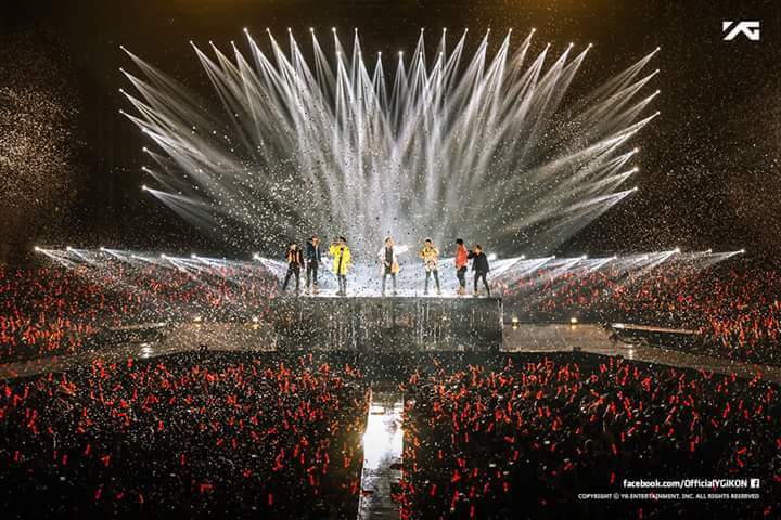MiKa71296's tweet photo. this is how the ocean of a ROOKIE group in the kpop world looks like.... #1DTwitterGettingRoastedParty https://t.co/4uFEv9tNgd