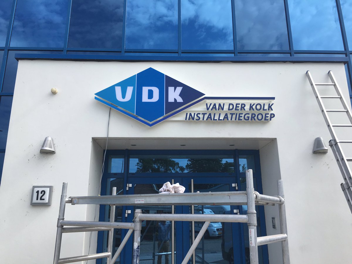 Vandaag nieuw logo op ons pand #VDK Installatiegroep