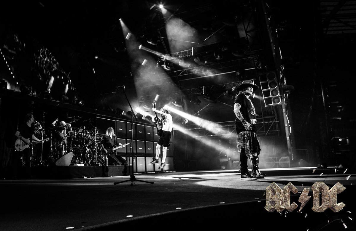 acdc's tweet photo. London Or Bust!
https://t.co/8pwgsXNun5
#RockOrBust https://t.co/79RzhSFhUP
