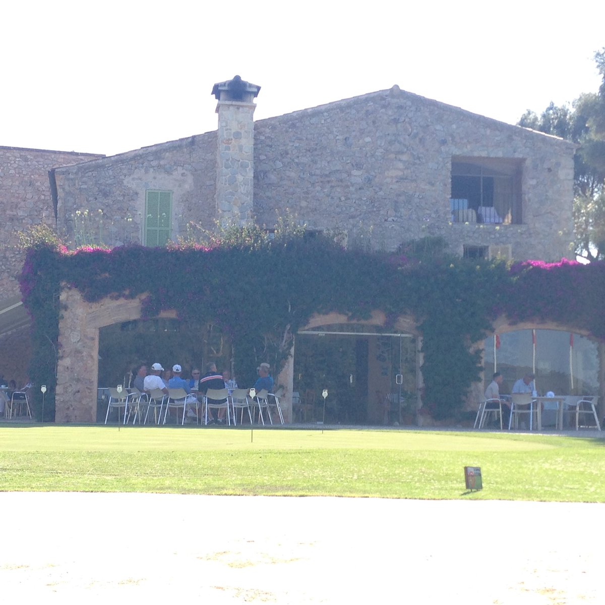ADOLFMOON's tweet photo. Poniéndose guapa @PulaGolf @rfegolf #EuropeoSenior Impresionante campo. https://t.co/3ZAi1zs3Xd