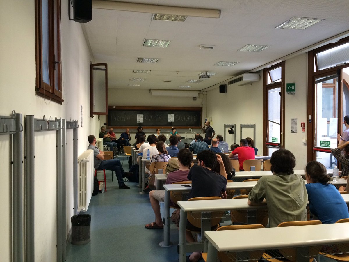 #Padova Inizia il convegno di @PadovaCittaSolidale!
#lasciatecientrare!
<a href="/ClashCityWorker/">Clash City Workers</a> <a href="/DiSC_Padova/">DiSC Padova</a>