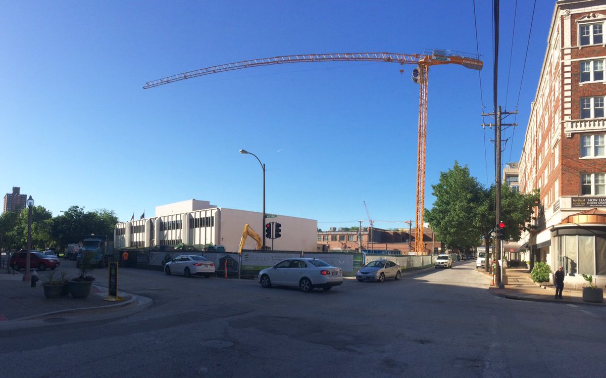Trivers_Arch's tweet photo. The tower crane is up at the Euclid! #komangroup #shakeshackstl #triversarchitects https://t.co/yPwew2eioB