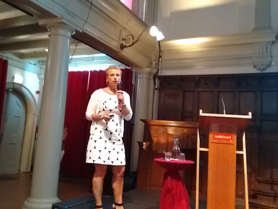 calixte_veerman's tweet photo. #spg020 Evelien Siedenburg: meldingsplichtige ziekten niet zozeer probleem bij asielzoekers als wel de onrust erover https://t.co/pdAzSCtVON