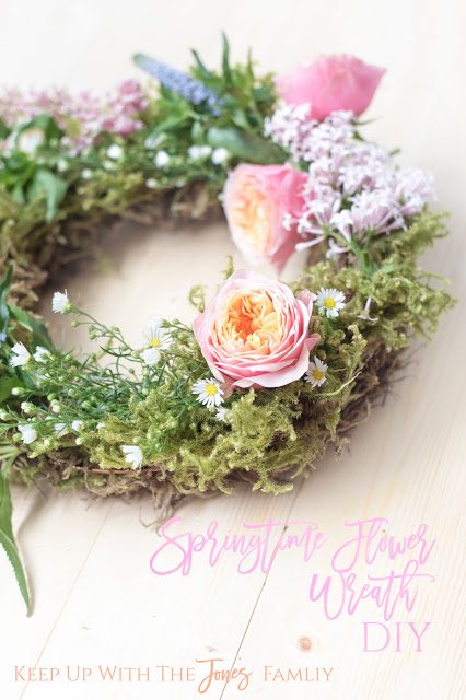 KeepUpJonesFami's tweet photo. A Springtime flower wreath in ten minutes? Here's how! https://t.co/oT4DqXmWpu #flowers #FlowerDIY https://t.co/hkZeNsM4nP