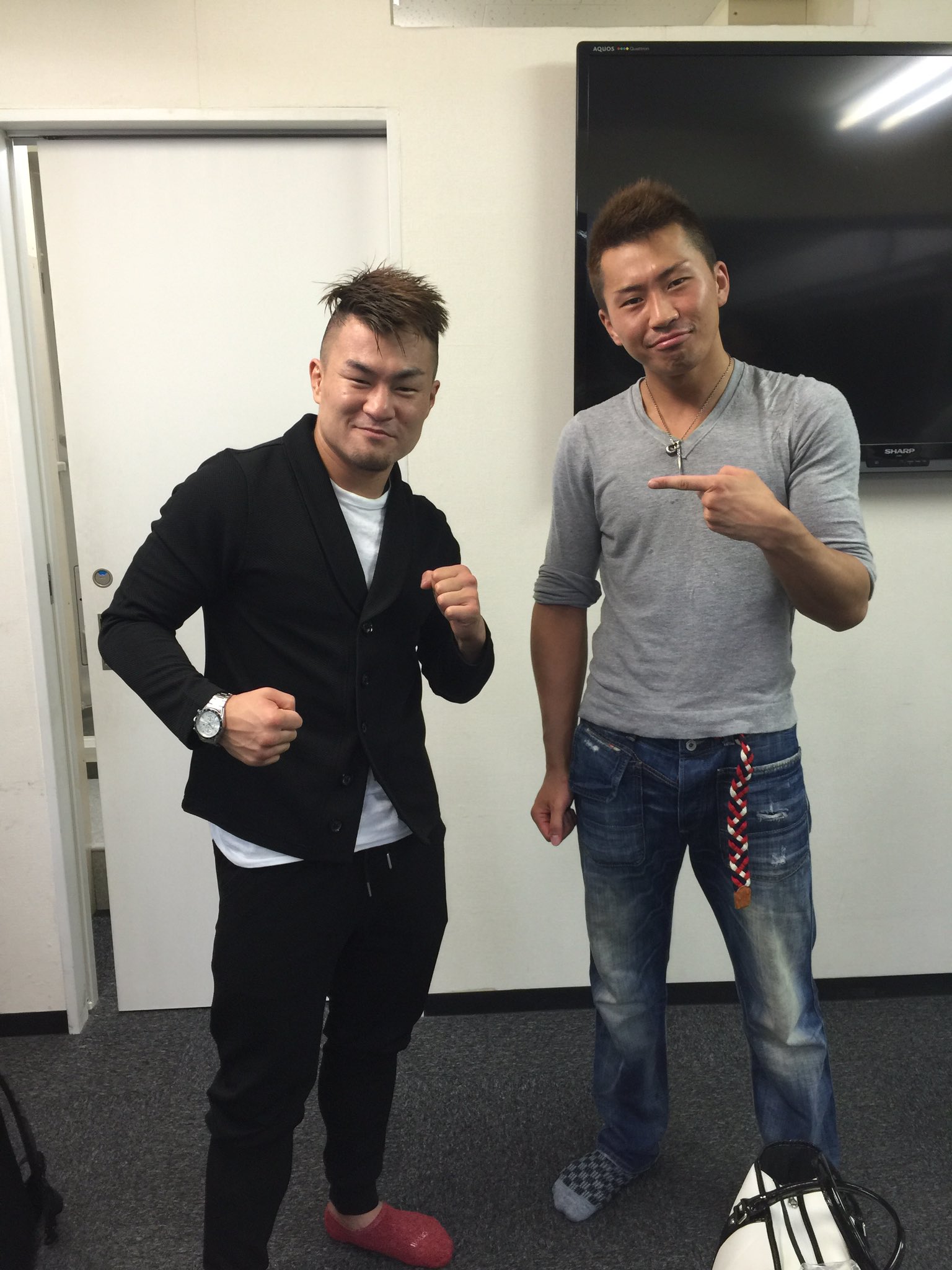 友尊 今日から土居トレスタート フィジカルトレーニング 魔裟斗 もやってたし 内山高志 チャンピオンもやってるし間違いないだろ つか初日から良太郎君と遭遇 Ww つか俺の髪型乱れてんな T Co H5cdnpzbap Twitter