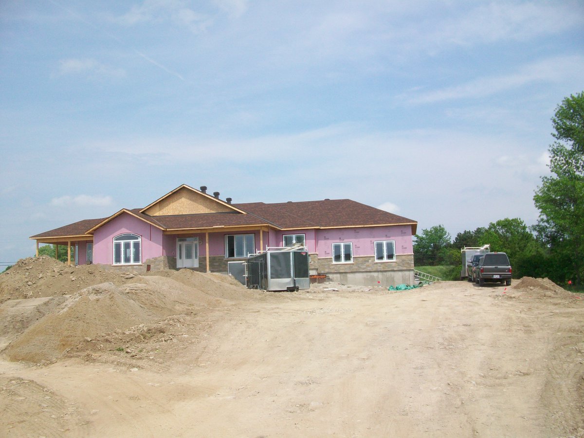 munrocontract's tweet image. Installing R-5 tongue &amp;amp; groove insulation on the exterior of the home saves $ overtime due to increased insulation!