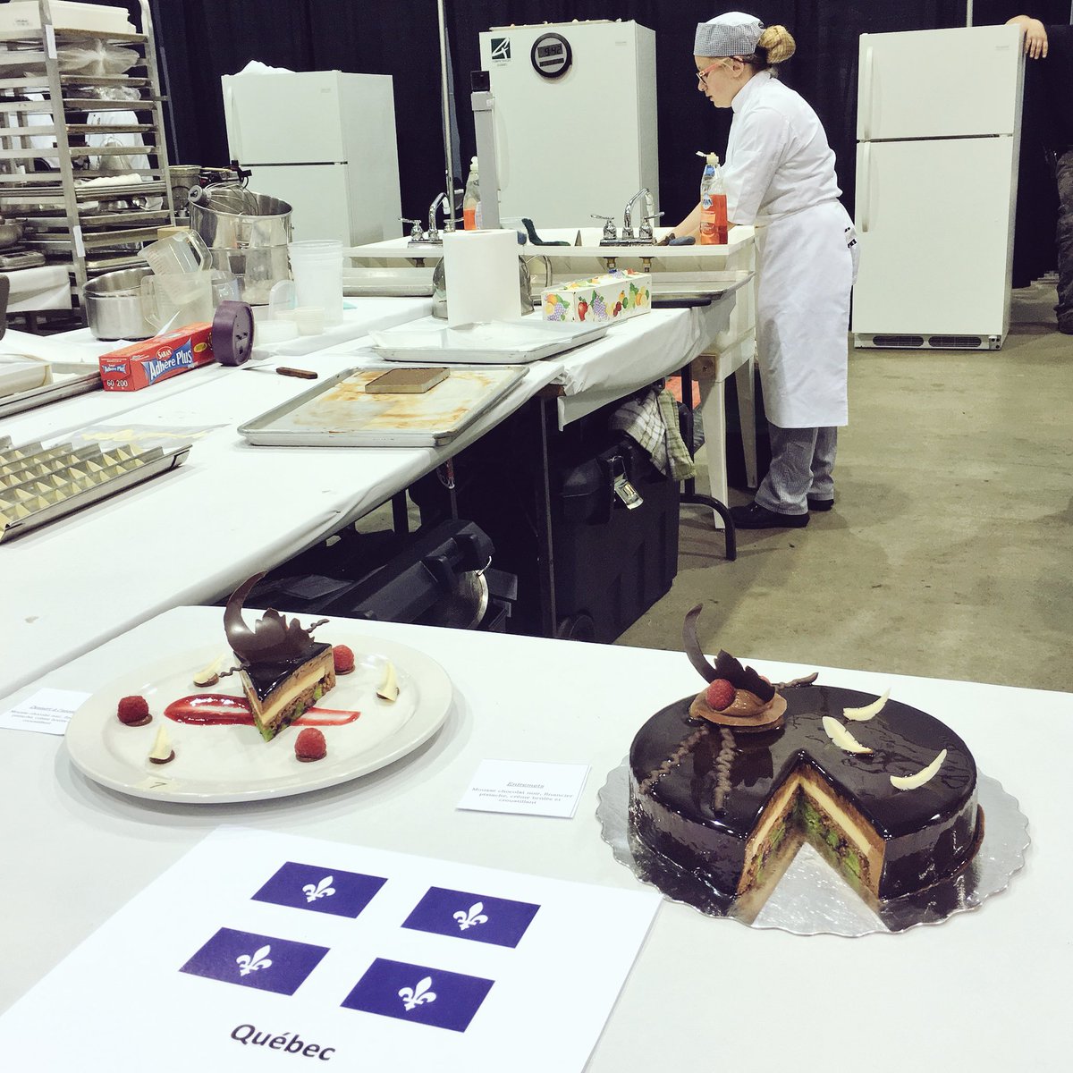Skills_Canada's tweet photo. Malheureusement, vous ne pouvez pas manger ces plats, vous ne pouvez que les regarder! #ocmt2016 #scnc2016 https://t.co/FDVc5eM2YR