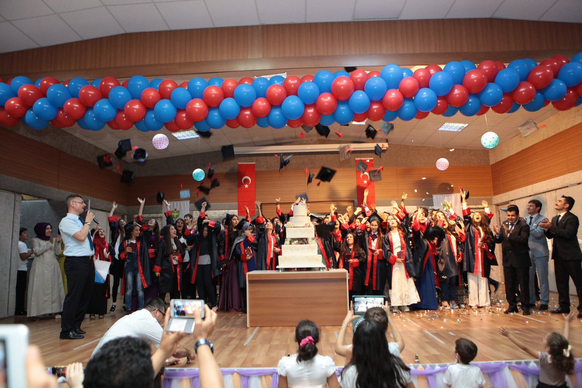 Bu yılda 58 öğrencimizi hayat yolculuğuna hazırlayıp güzel bir törenle uğurladık.