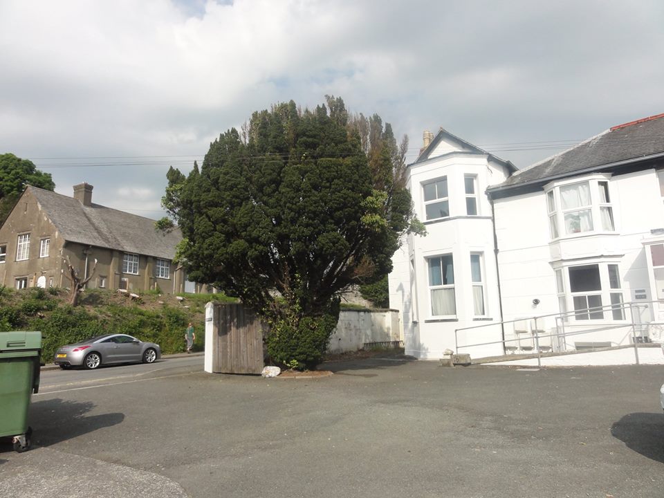 Two bed flat in Llanbadarn Fawr available now.
New fitted kitchen, Parking, No Pets
Rent: £580.00 pcm