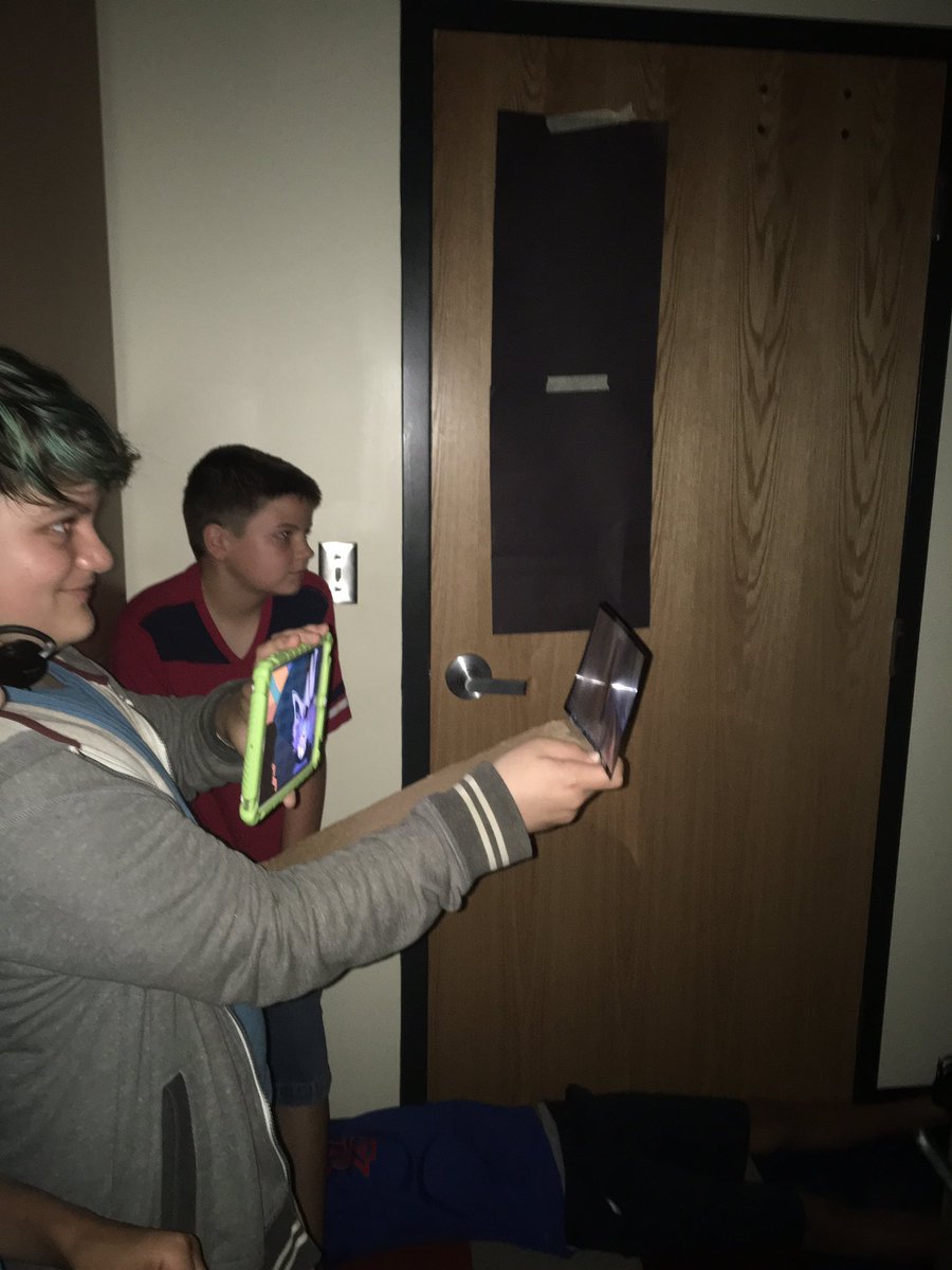 ImagineCreateCo's tweet image. Last Genius Time for the year😍😥. Homemade projector, softball demonstration, laughing and minecraft. @SandersSMES