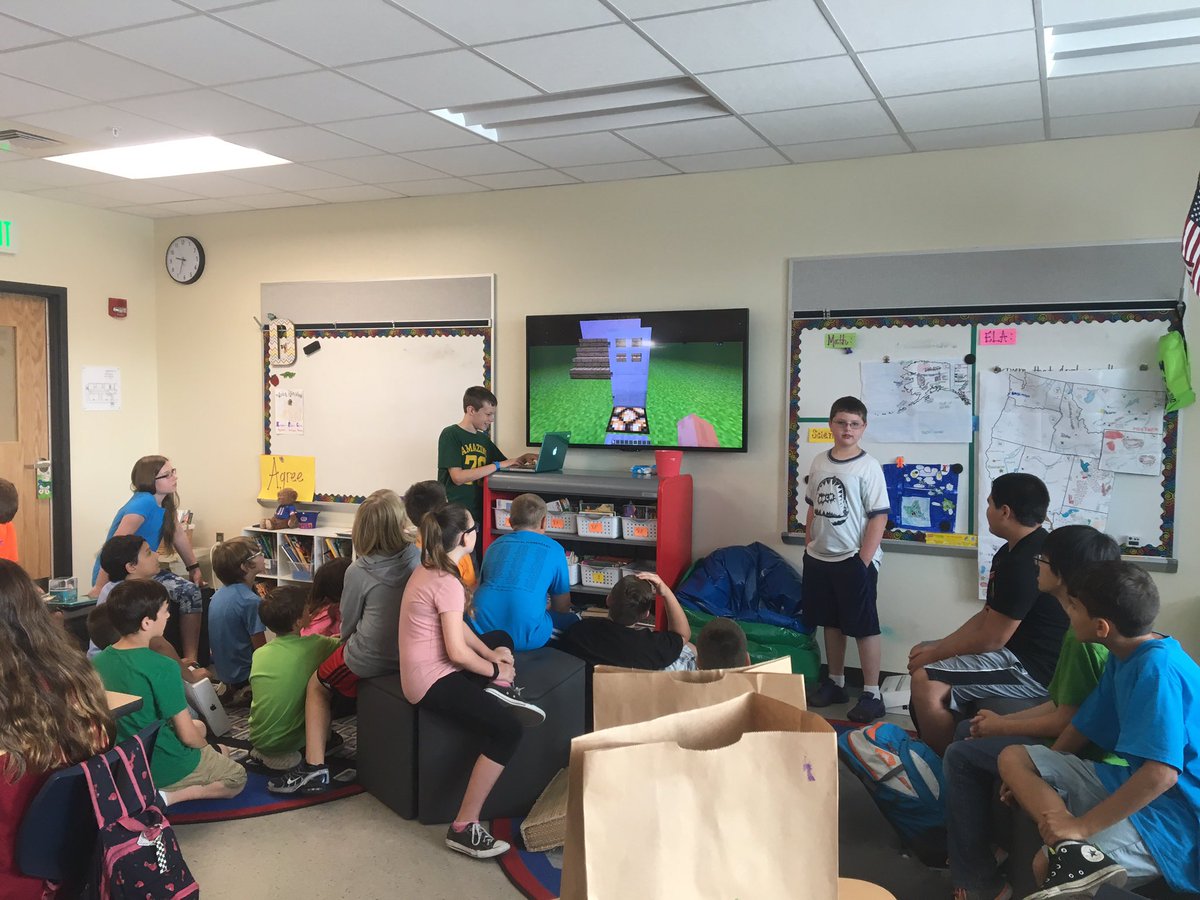 ImagineCreateCo's tweet image. Last Genius Time for the year😍😥. Homemade projector, softball demonstration, laughing and minecraft. @SandersSMES