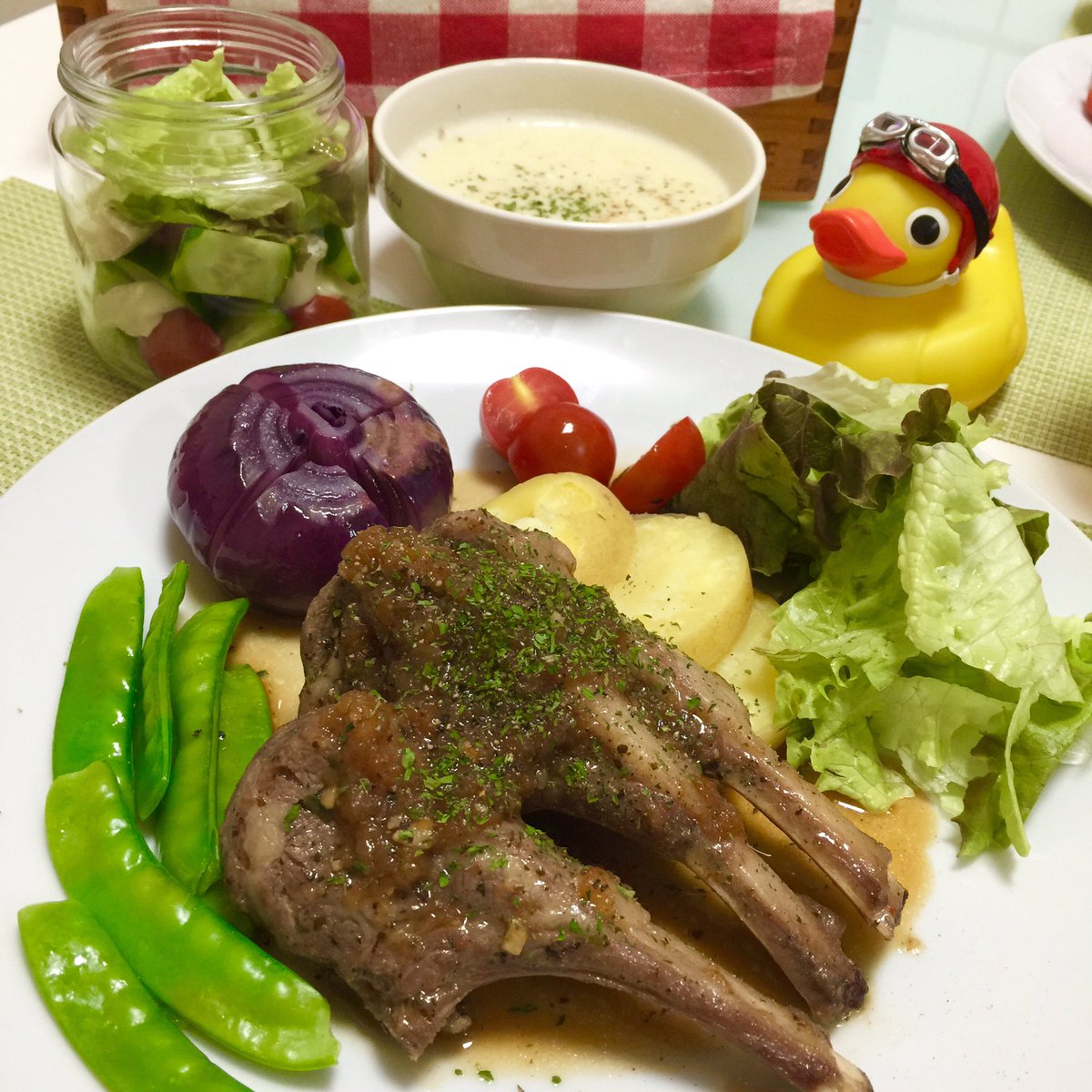 高野しろねこ No Twitter 今日の白猫ご飯 トニオさんメニューチャレンジ再び 前回作れなかった 子羊背肉のリンゴソースかけ を作ってみたよ スーパーで羊のお肉が半額だったから ご飯 料理