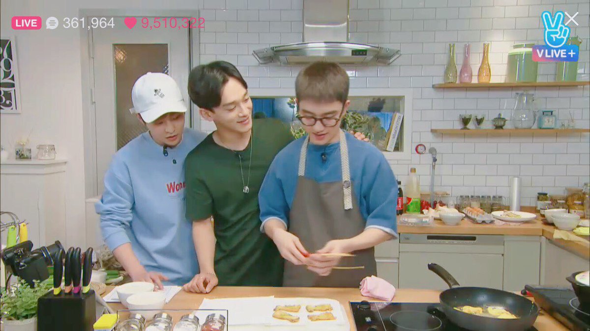 ChenUnionBR's tweet photo. (#CAPS) 07.06.16 - CHEN &amp; Xiumin @ EXOMENTARY EP06 do D.O. 🍜 (Crkimchickenstew) https://t.co/SNtmENOR80