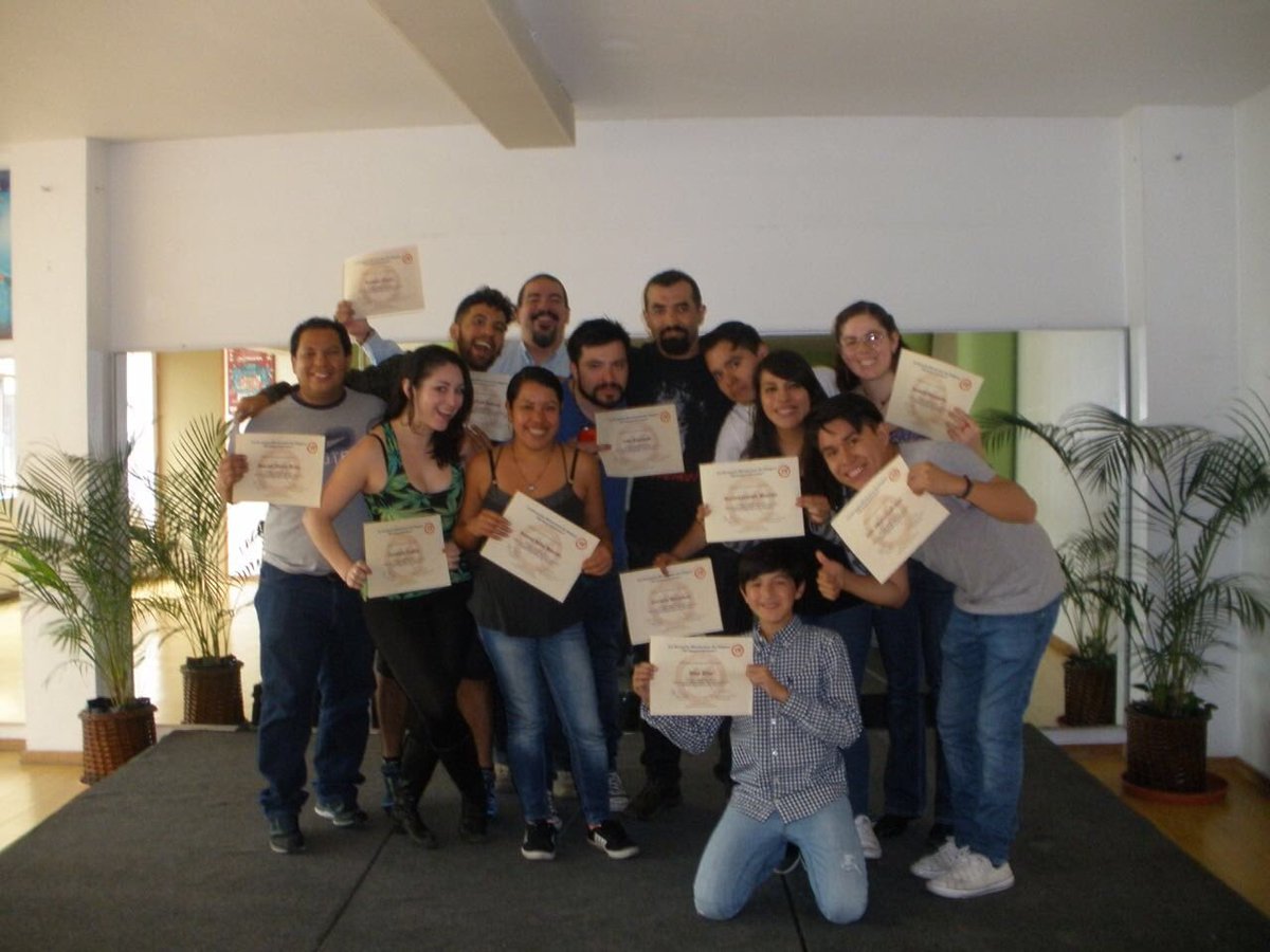 ErnestoFloresMX's tweet photo. #Impro #Impro1 #Improdromo #2016 #EscuelaMexicanaDeImpro Cierre de taller Impro 1 @impromexico @nashihopoe @medinom https://t.co/LYXSKcLlIj