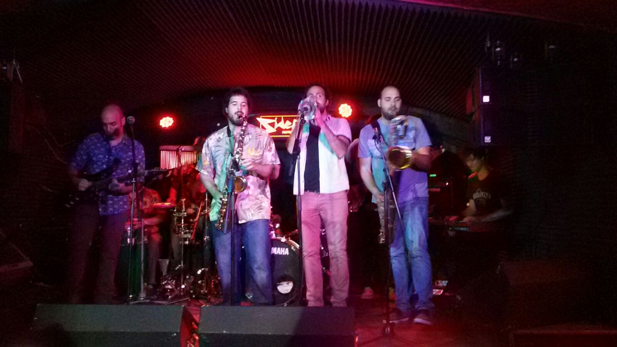 Gran moment dissabte al concert de la sala <a href="/SIDECARbcn/">SIDECAR Factory Club</a> amb els nostre grans amics <a href="/CasimiroFunk/">Casimiro Funk</a>.Gràcies per tot gent