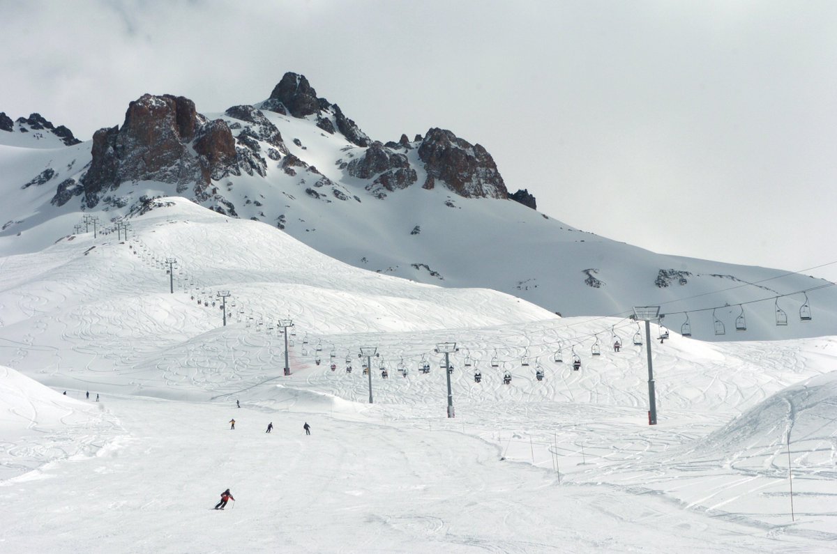 welcomear's tweet photo. Invierno en #Mendoza vs invierno en #SanMartíndelosAndes. ¿Cuál prefieres vos? https://t.co/cJVZN00nYg
