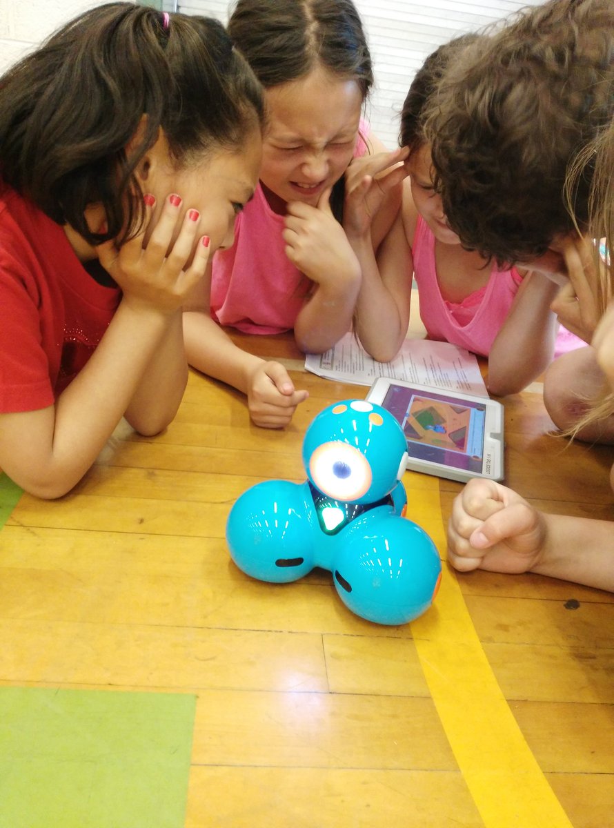 EmilyMyhr's tweet image. Thinking hard @logicsacademy @RyersonCS #codingolympics #Team16 #CodingCats