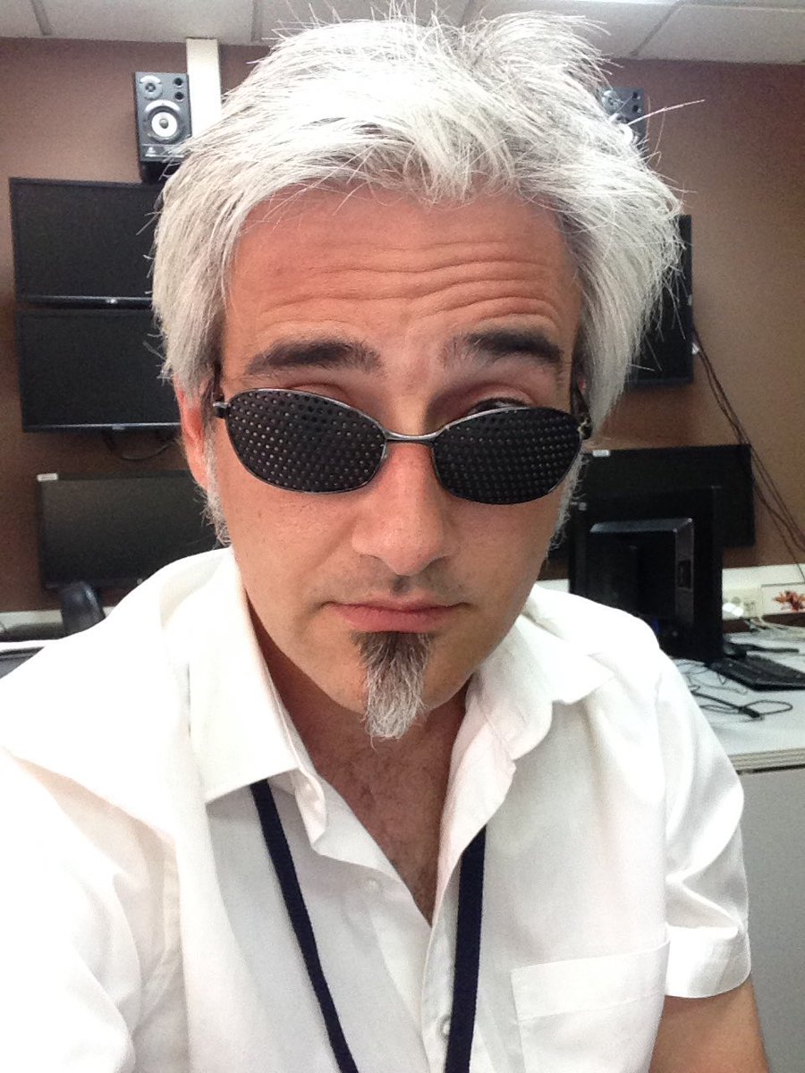 eyeclipse's tweet image. ¿Os podéis creer que estas gafas palían mi miopía? #MiNoEntender #WelcomeToMatrix
